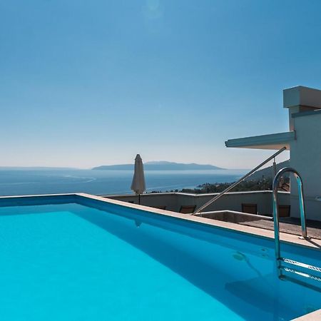 Apartment Lui With Rooftop Swimming Pool Ičići Kültér fotó