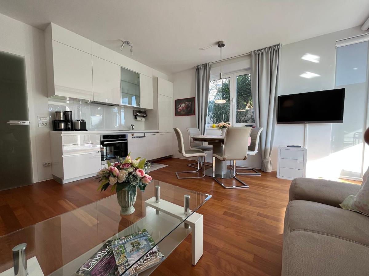 Apartment Lui With Rooftop Swimming Pool Ičići Kültér fotó