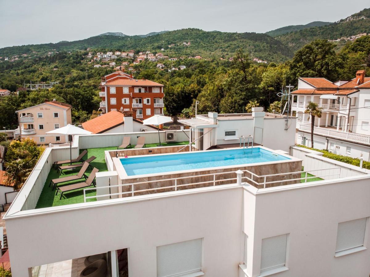 Apartment Lui With Rooftop Swimming Pool Ičići Kültér fotó