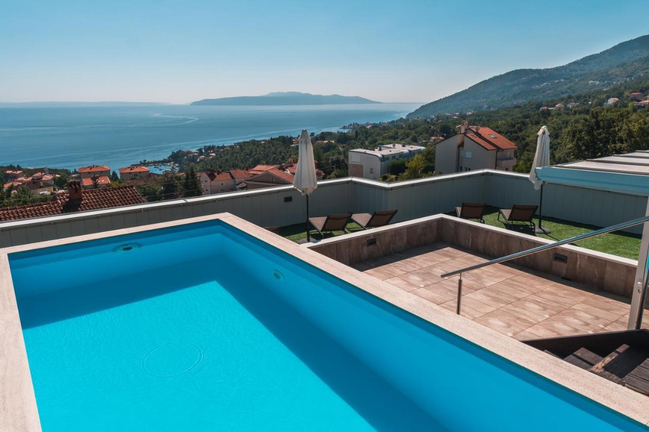 Apartment Lui With Rooftop Swimming Pool Ičići Kültér fotó