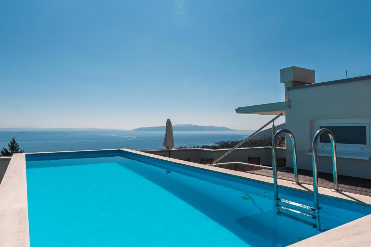 Apartment Lui With Rooftop Swimming Pool Ičići Kültér fotó