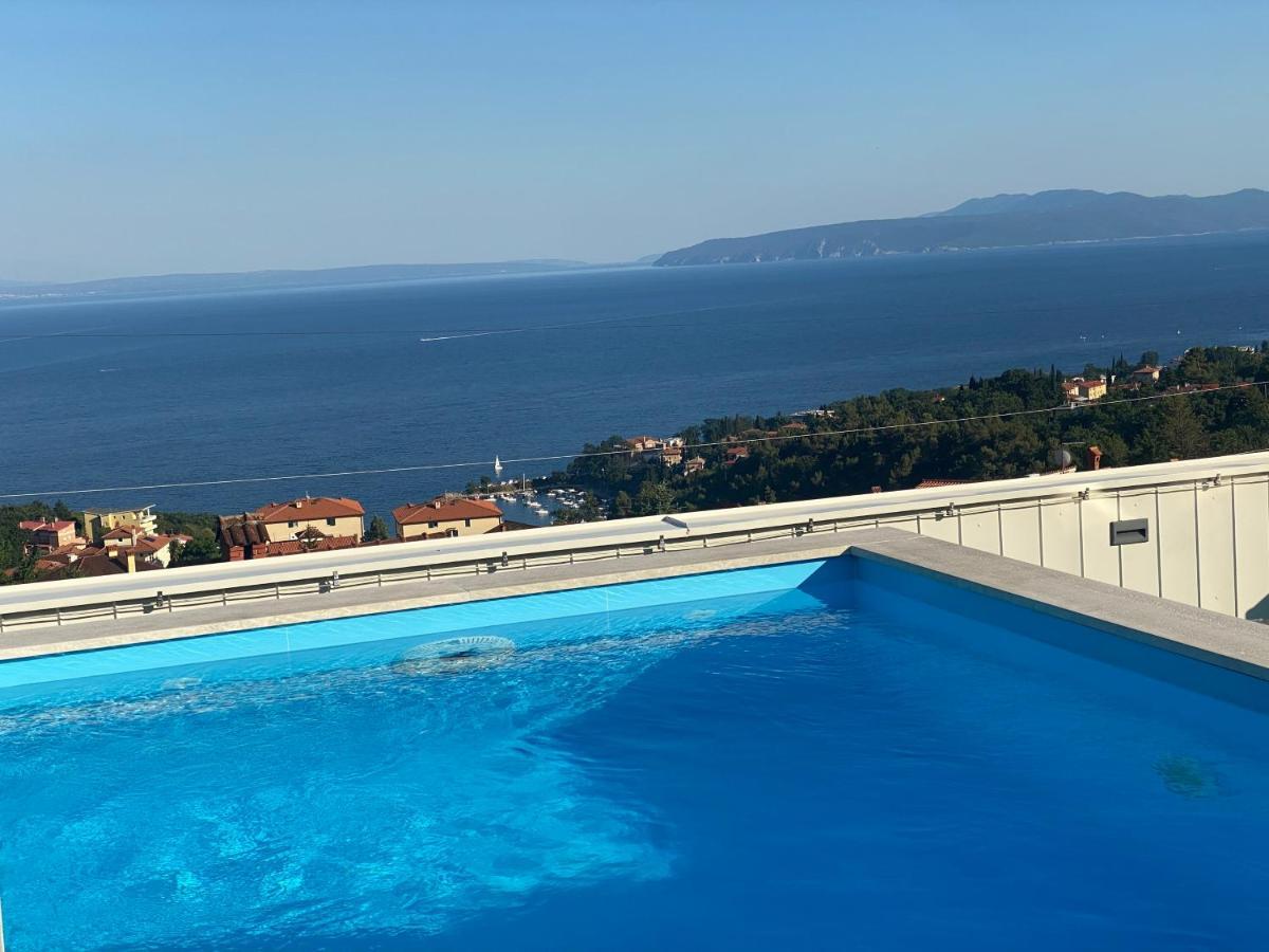 Apartment Lui With Rooftop Swimming Pool Ičići Kültér fotó